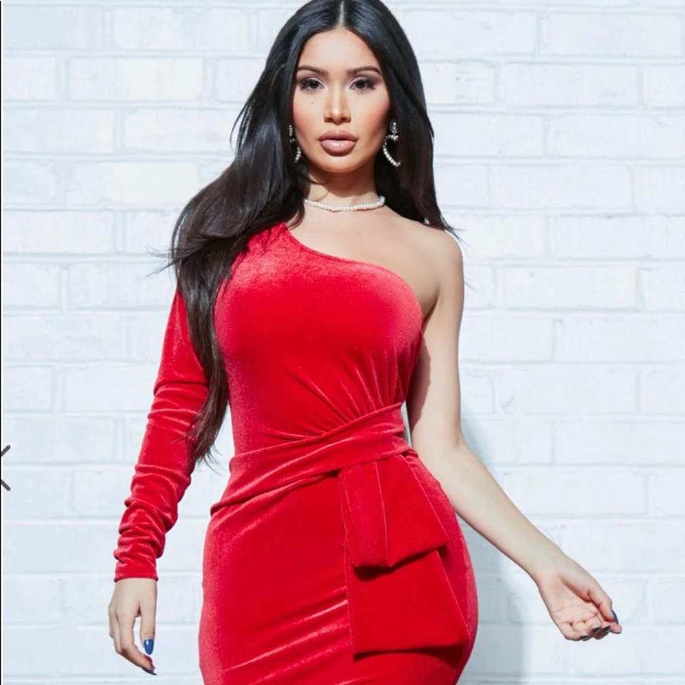 FASHIONNOVA VELVET RED DRESS